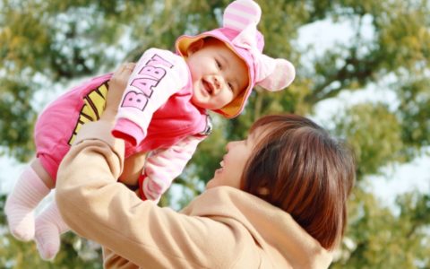 赤ちゃんとママ