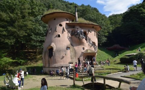 トーベ・ヤンソンあけぼの子どもの森公園では、子供だけでなくムーミン好きの人や大人も楽しめます。