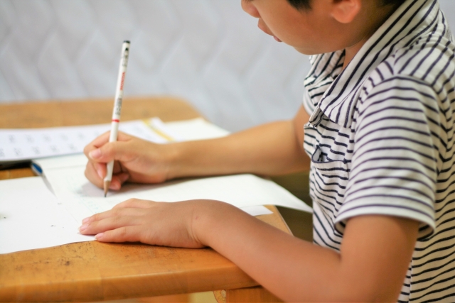 子供の教育費は家計に深刻な影響を与えます。塾代を捻出するために節約をすることにしました。